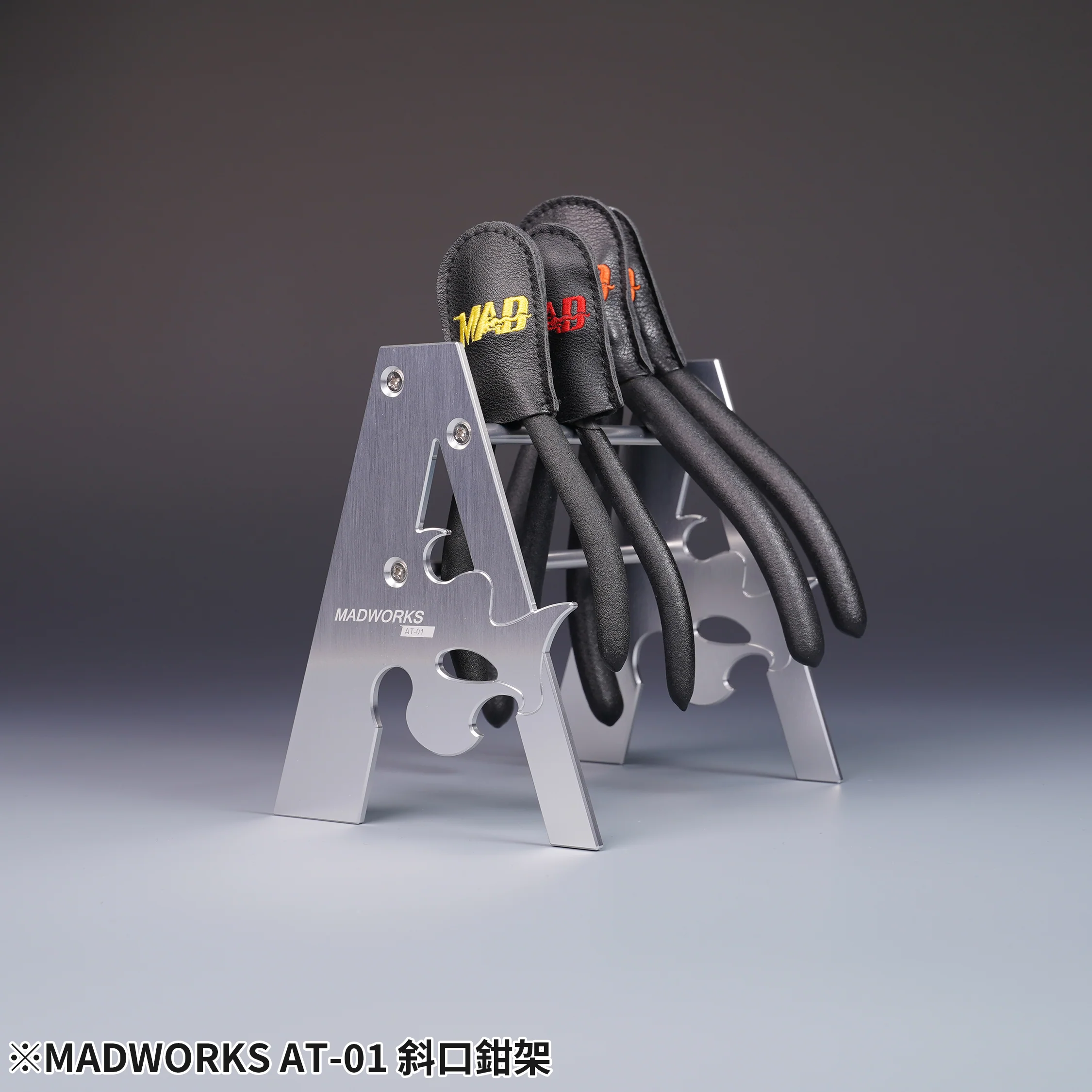 Madworks Mad Nippers Stand - Image 12