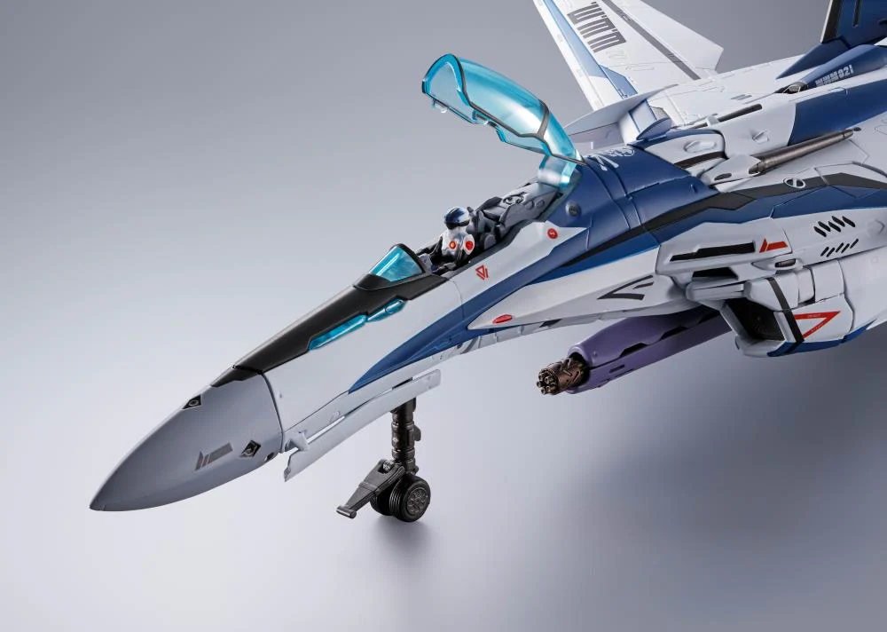 VF-25 Messiah Valkyrie Worldwide Anniversary Ver. Chogokin - Image 13